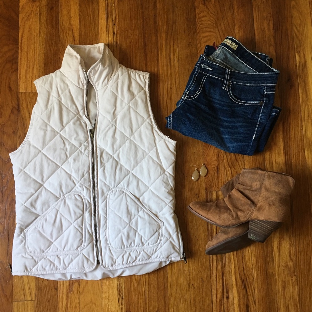 Francesca’s Off White Puffer Vest